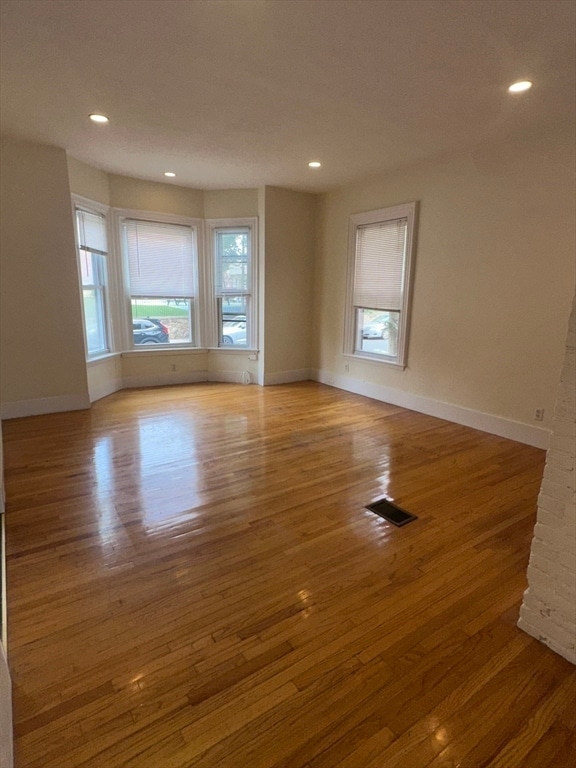 Building Photo - 817 E 4th St Unit 1 Rental