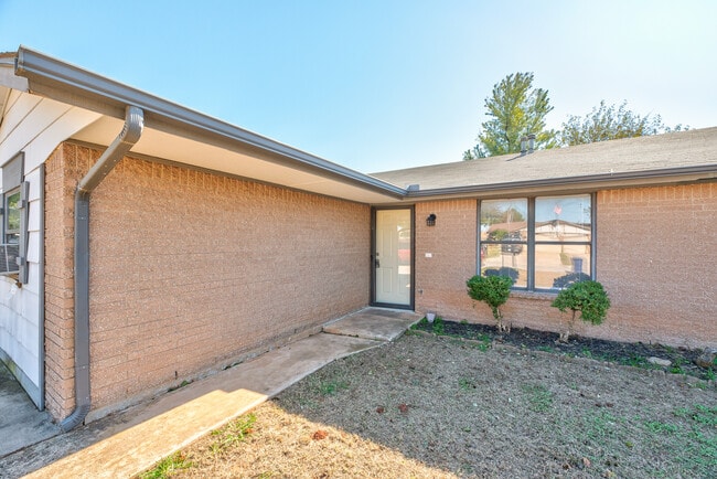 Photo - 12500 SW 2nd St Casa Adosada