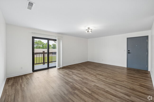 2BR, 2BA - 975SF - Living Room