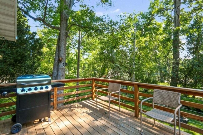 Photo - 15 Geneva Ln