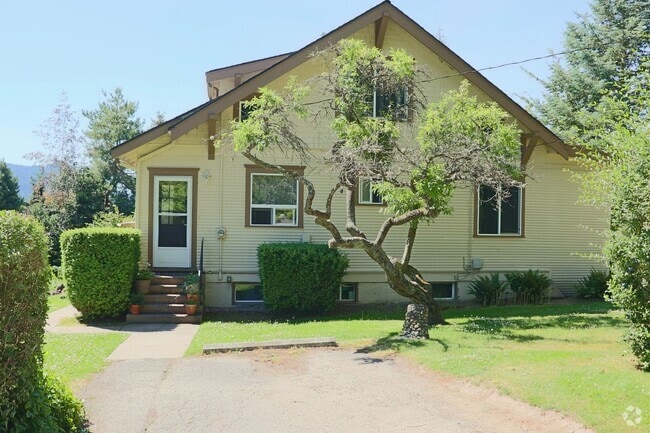 Building Photo - Exquisite 3 Bed, 1.75 Bath Home in Old Fai...