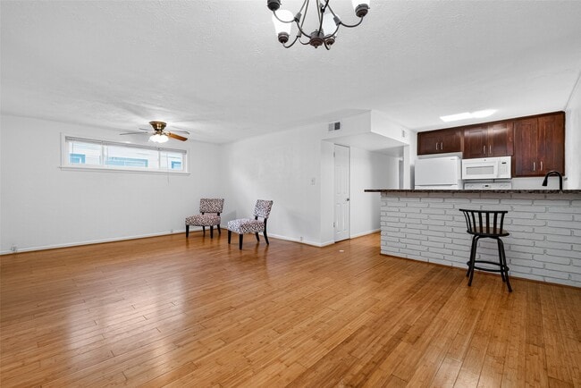 Building Photo - 3271 Sul Ross St Unit 20