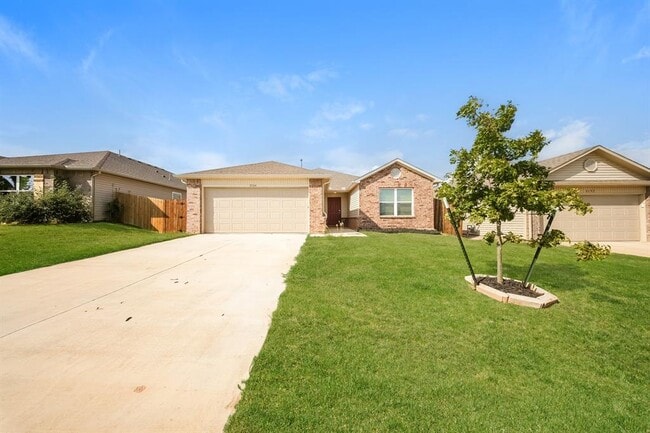 Building Photo - 2204 Dillards Dr
