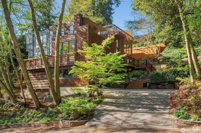 Building Photo - 3bd/2.25ba Edmonds House