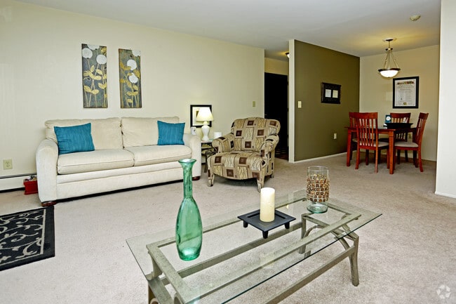 2BR, 1BA - 1,041 SF