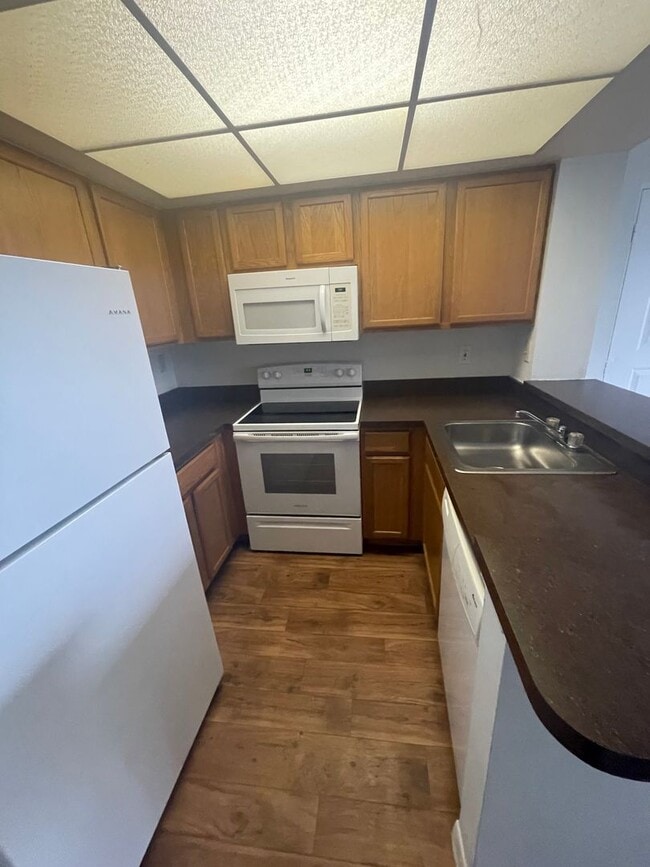 ONE BEDROOM ONE BATHROOM! WATERFRONT COMMUNITY!!! - ONE BEDROOM ONE BATHROOM! WATERFRONT COMMUNITY!!! Unit -1