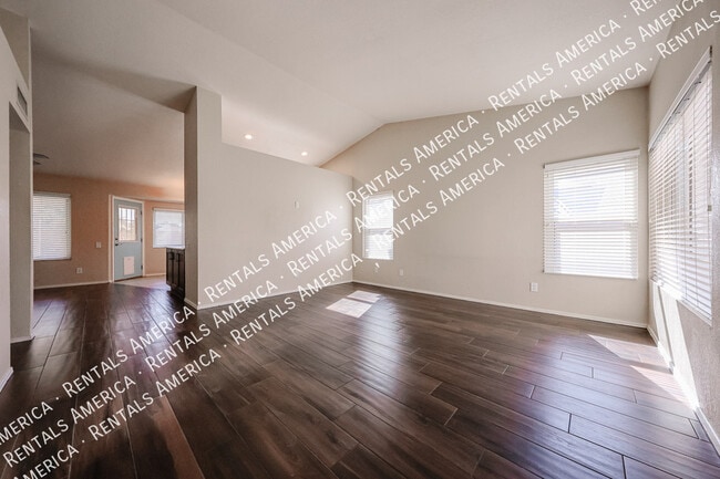 Photo - 4583 W Elgin St