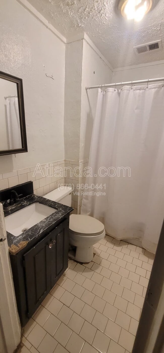 Photo - 1176 Garibaldi St SW
