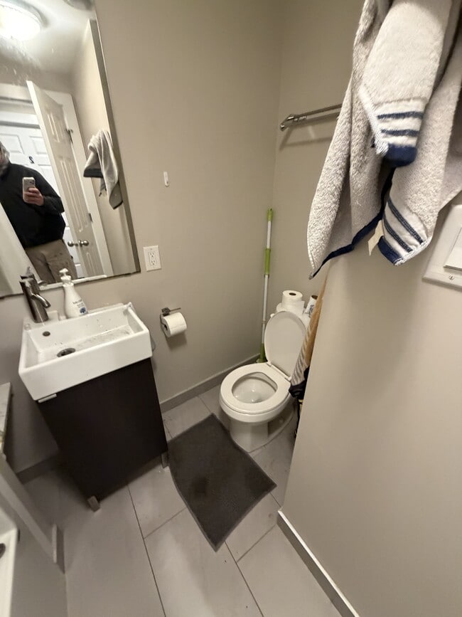 Building Photo - 59 Concord St N