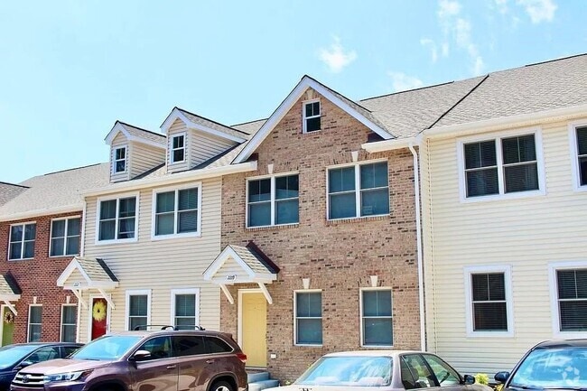 Building Photo - 2219 Deyerle Ave Rental
