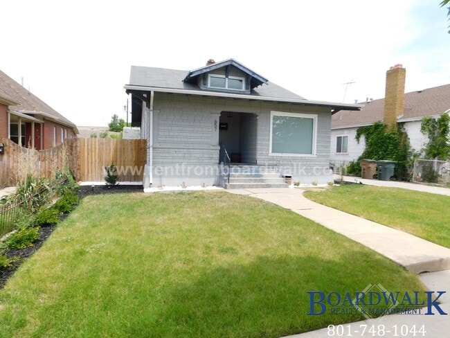Photo - 657 Warnock Ave S Unit 657 E Warnock Ave
