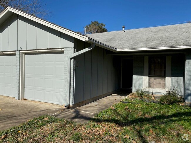 Building Photo - 2504 Lazy Oaks Dr Rental