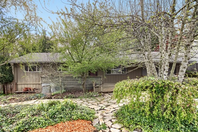 Building Photo - 1707 SW Binford Lake Pkwy