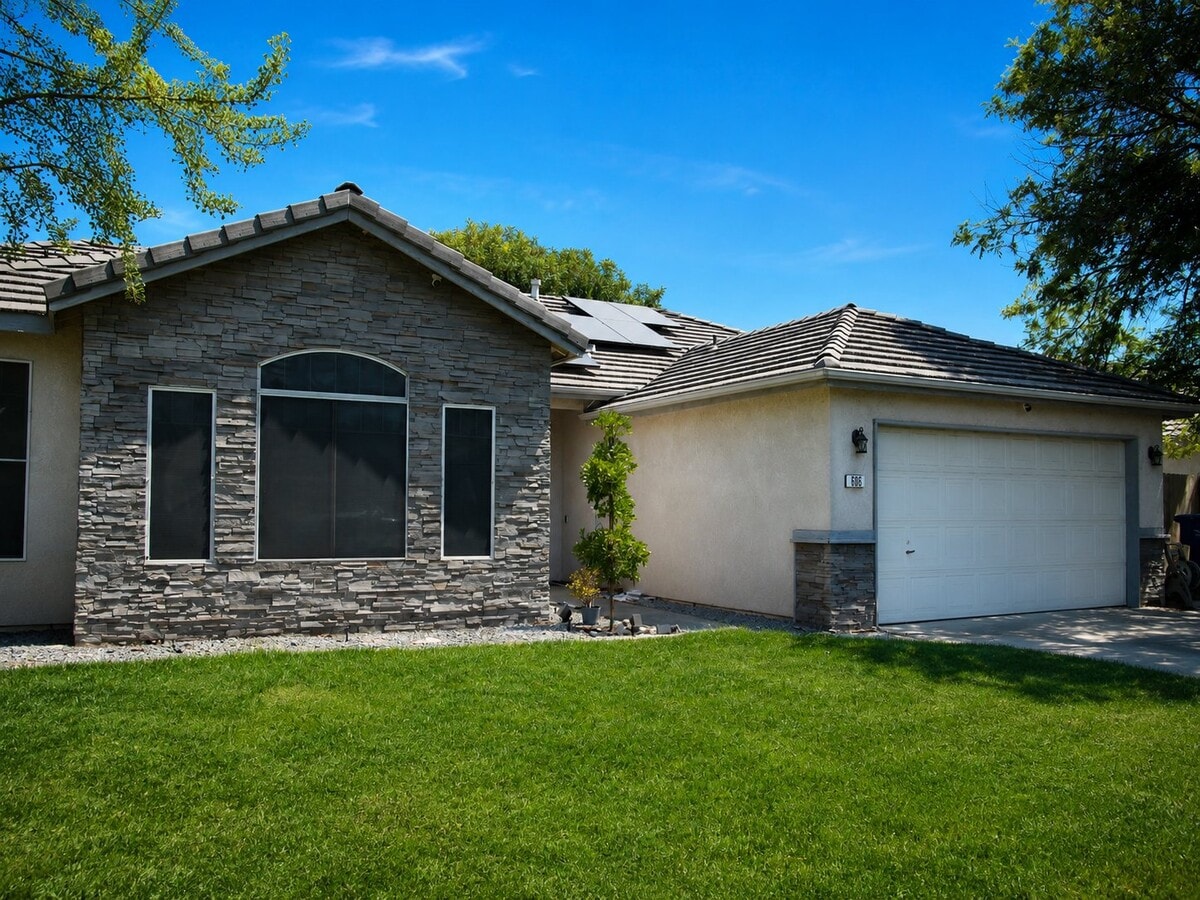 Photo - 686 Wexford Ct