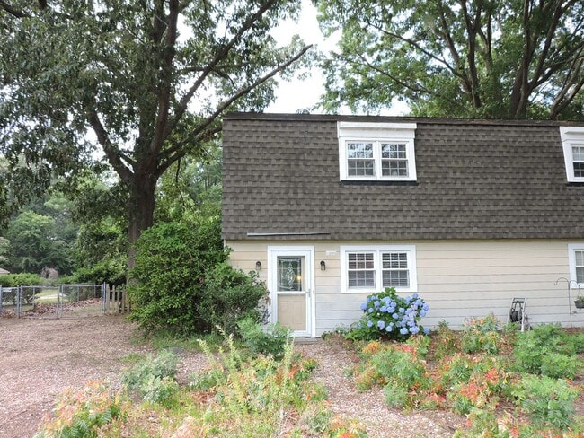 Building Photo - 7205 Bray Rd Unit 7205 Bray Rd