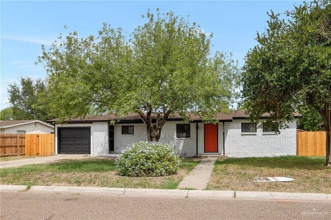 Building Photo - 14 Cummings Ave