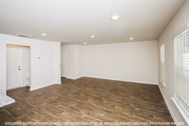 Photo - 313 Flushing Bay Ct