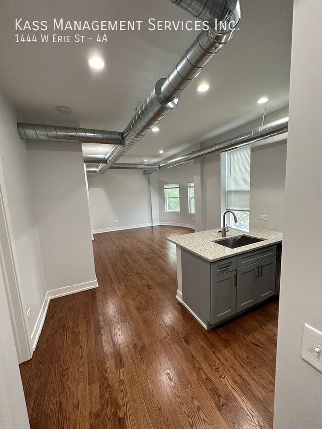 Building Photo - 1444 W Erie St Unit 4A