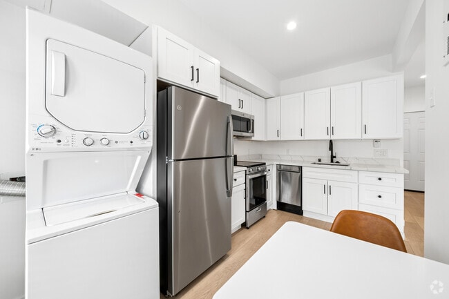 2BR, 1BA - 448SF - Living Area