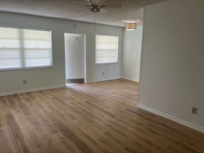 98 Spring Lake Dr Unit 103