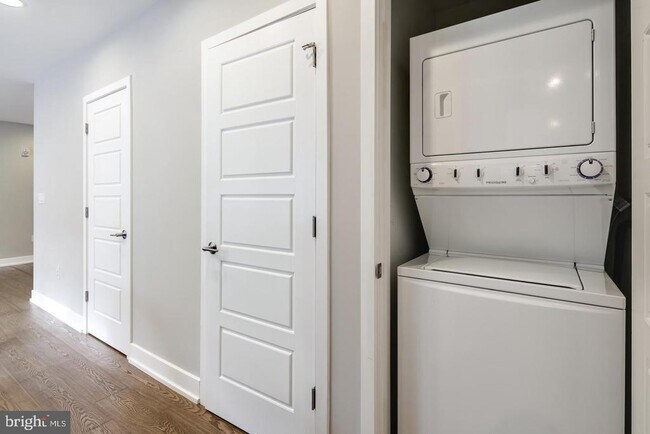 Photo - 820-24 N 3rd St Unidad 204