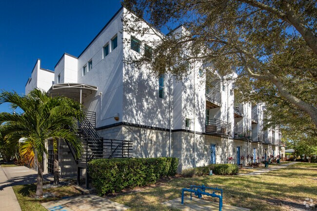 5008 S Macdill Ave Tampa, FL 33611 - MacDill Landings Apartments
