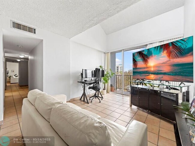 Building Photo - 310 Fontainebleau Blvd Unit 502 Rental