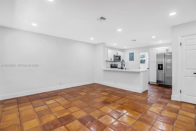 Photo - 850 SW 12th Ct