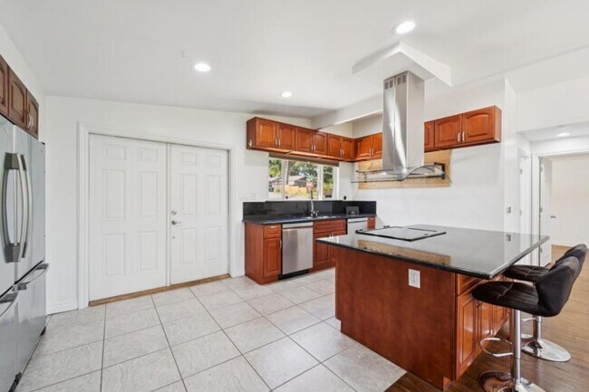 Photo - 4 bedroom in Bellevue WA 98006