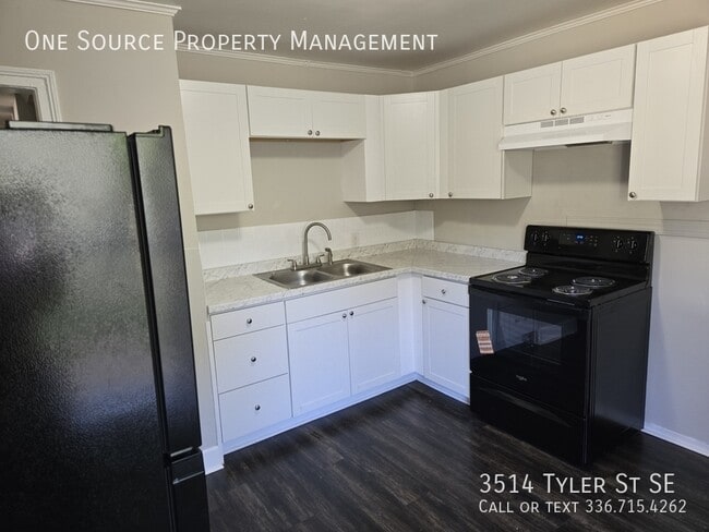 Photo - 3514 Tyler St SE