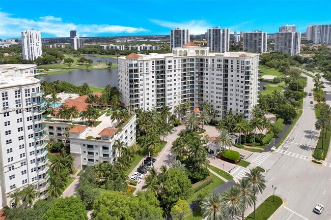 20000 E Country Club Dr Unit PH06