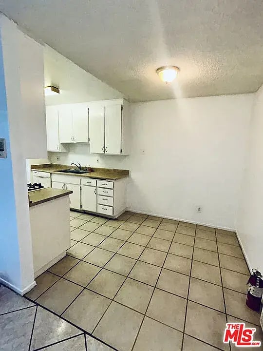 kitchen - 8800 Cedros Ave Unit 219