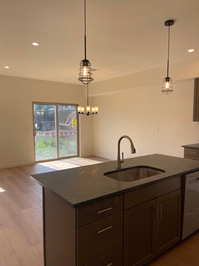 Photo - 1502 S E Landen Dr