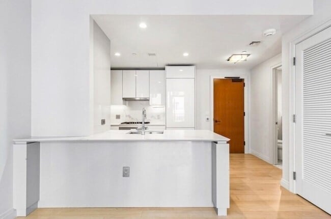 Building Photo - 135 Seaport Blvd Unit #1711