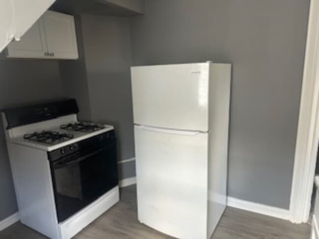 Building Photo - 2-Bedroom Apartment in Quiet 4-Plex Unit E127TH #1 Down front