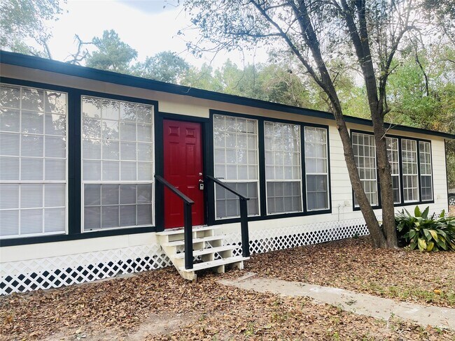 Photo - 16643 Lake Cir