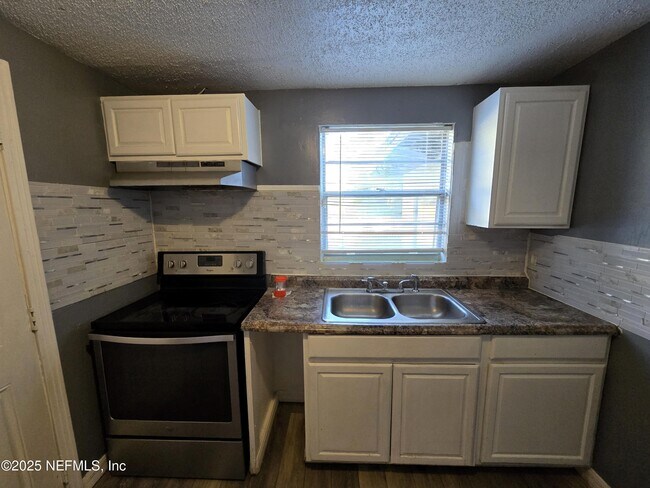 Photo - 9142 4th Ave