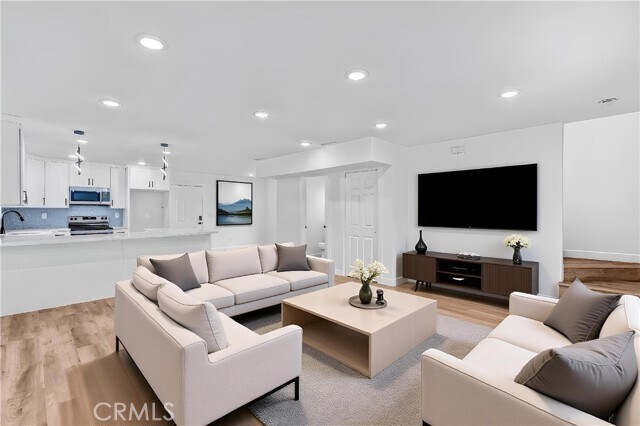 Photo - 20302 Oxnard St