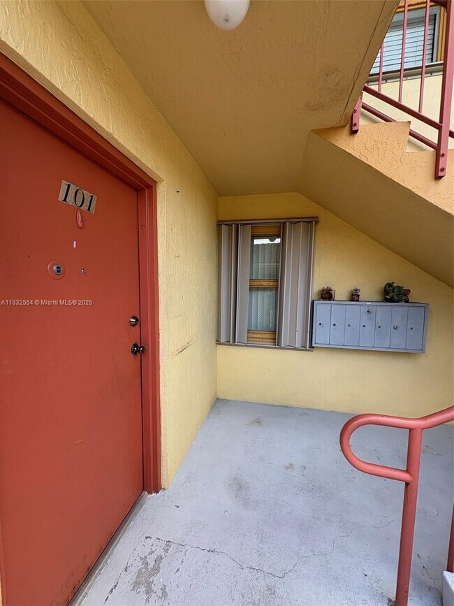 Photo - 231 E 7th St Unit 101