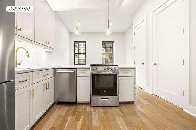 Building Photo - 573 Gates Ave