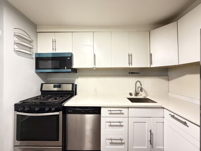Photo - 3503 W Dickens Ave Unit J08P