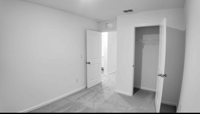 Building Photo - 6235 Daerr Rdg St Rental