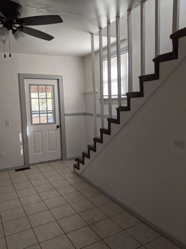 Photo - $1200 - 2 Bedroom 1 Bath Home - Heart of the City