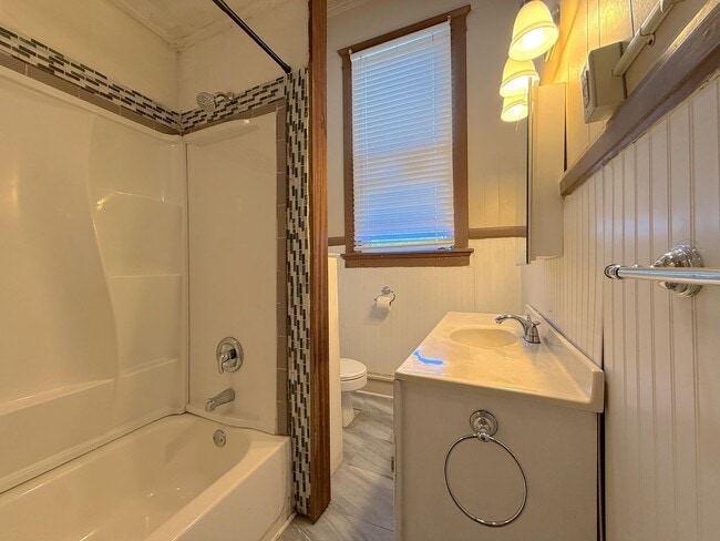 Photo - 420 College St Unidad B