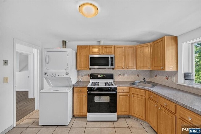 165 Oak Grove Ave