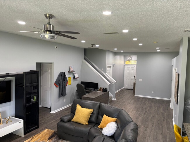 Photo - 437 Fort Drum Ct