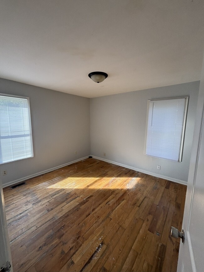 Photo - 1902 E 35th St