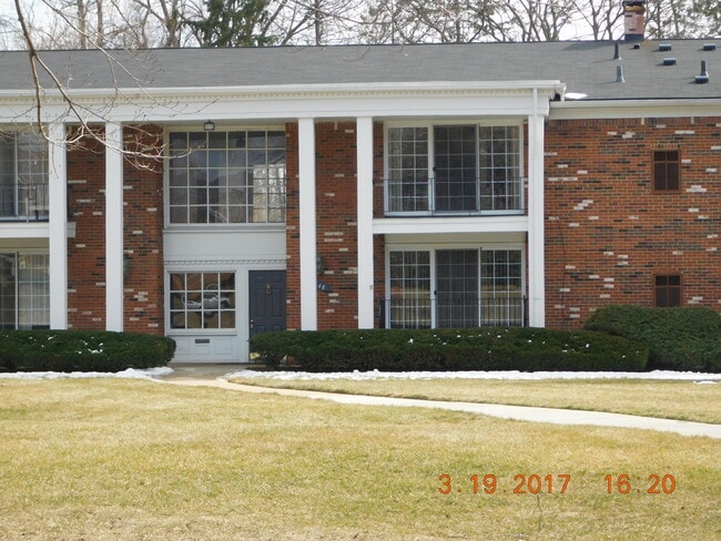 Photo - 448 N Fox Hills Dr Unit 3