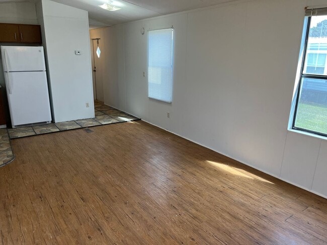 Building Photo - 3BR/2BA Mobile Home with Storage Unit Included - Available Now!