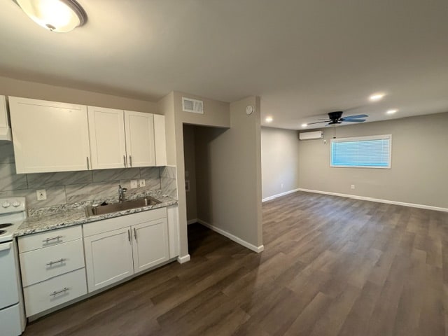 Building Photo - Room in Apartment on Gresham Park Dr